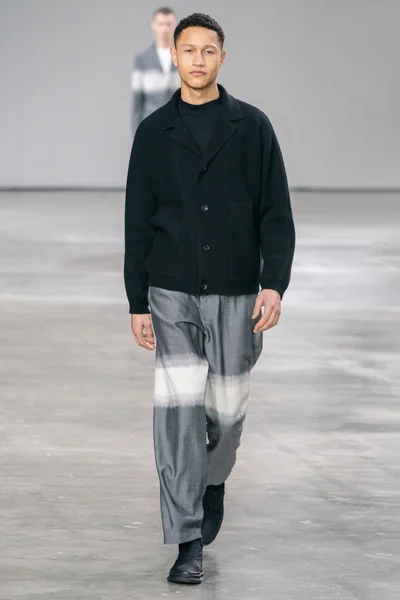 Look 16